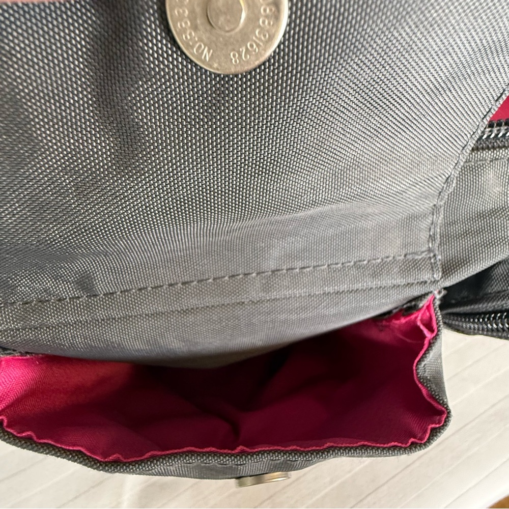 Baggallini ‘Everywhere’ Bag Charcoal Gray Bright Pink Lining Adjustable Strap - Picture 13 of 16